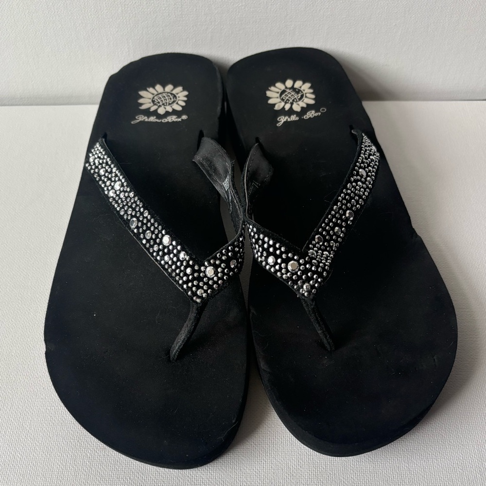 Yellow Box, black, flips, size 7.5